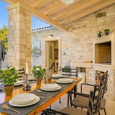 Vila Onelia By Istrialux *